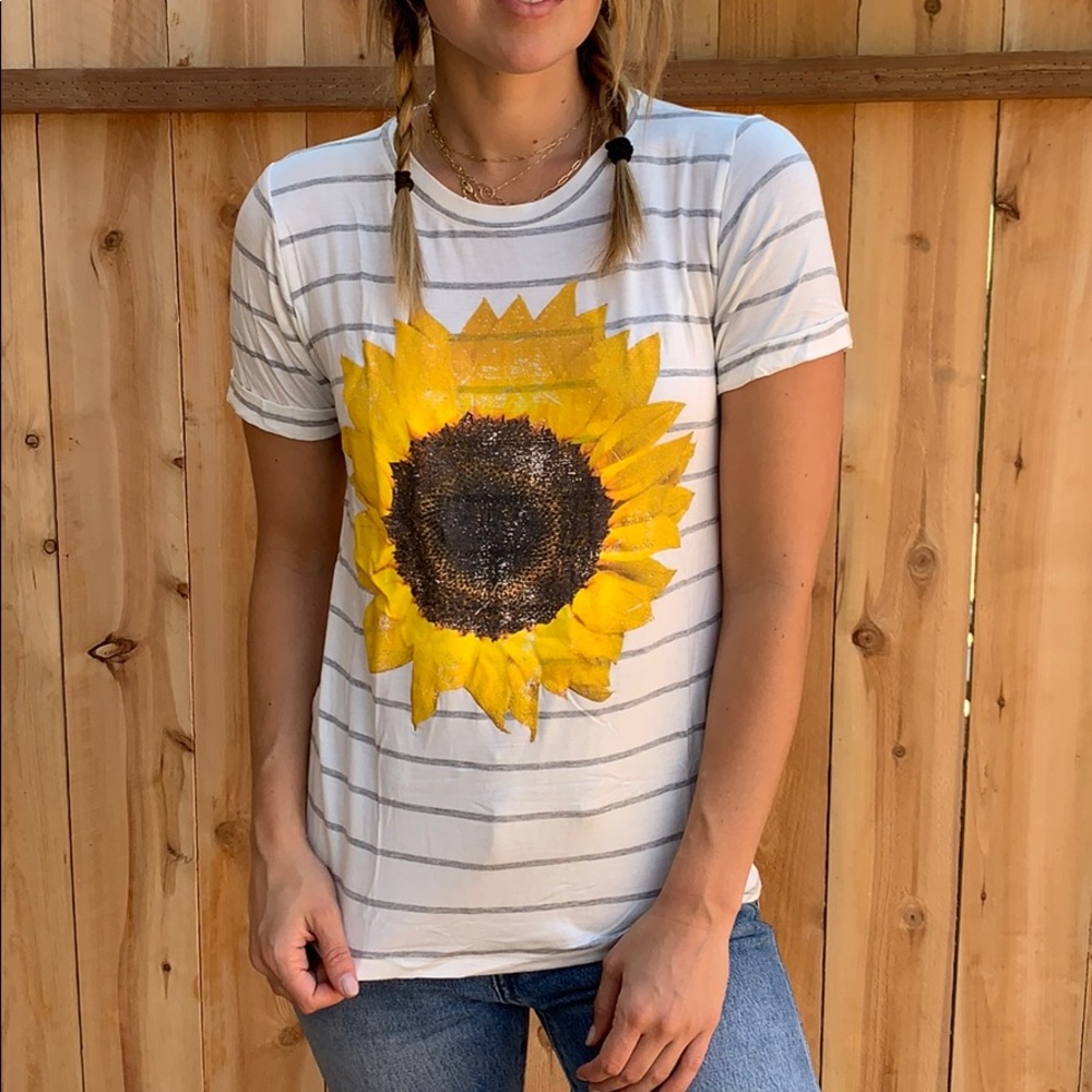 SUNFLOWER GRAPHIC TEE